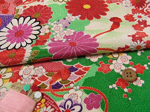 古布再現ちりめん生地・平安花車模様(緑) 10cm単位 切り売り |生地 和