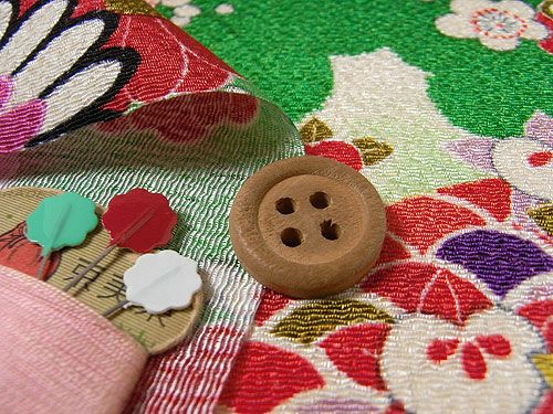 古布再現ちりめん生地・平安花車模様(緑) 10cm単位 切り売り |生地 和
