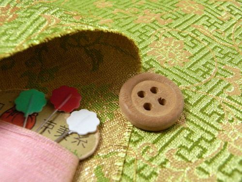 金らん・さやがたに花唐草(黄緑) 10cm単位 切り売り |生地 和柄/和布