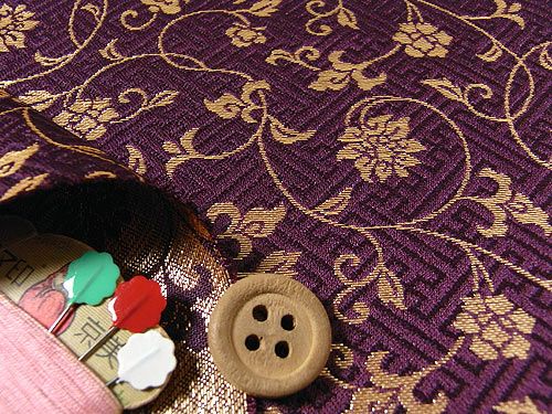 金らん・さやがたに花唐草(紫) 10cm単位 切り売り |生地 和柄/和布
