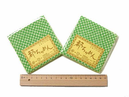 ふでモスグリーン色の正絹総絞り手縫いの被布 ちりめんカットクロス・疋田しぼり（緑）23×33cm |生地 和柄/和布