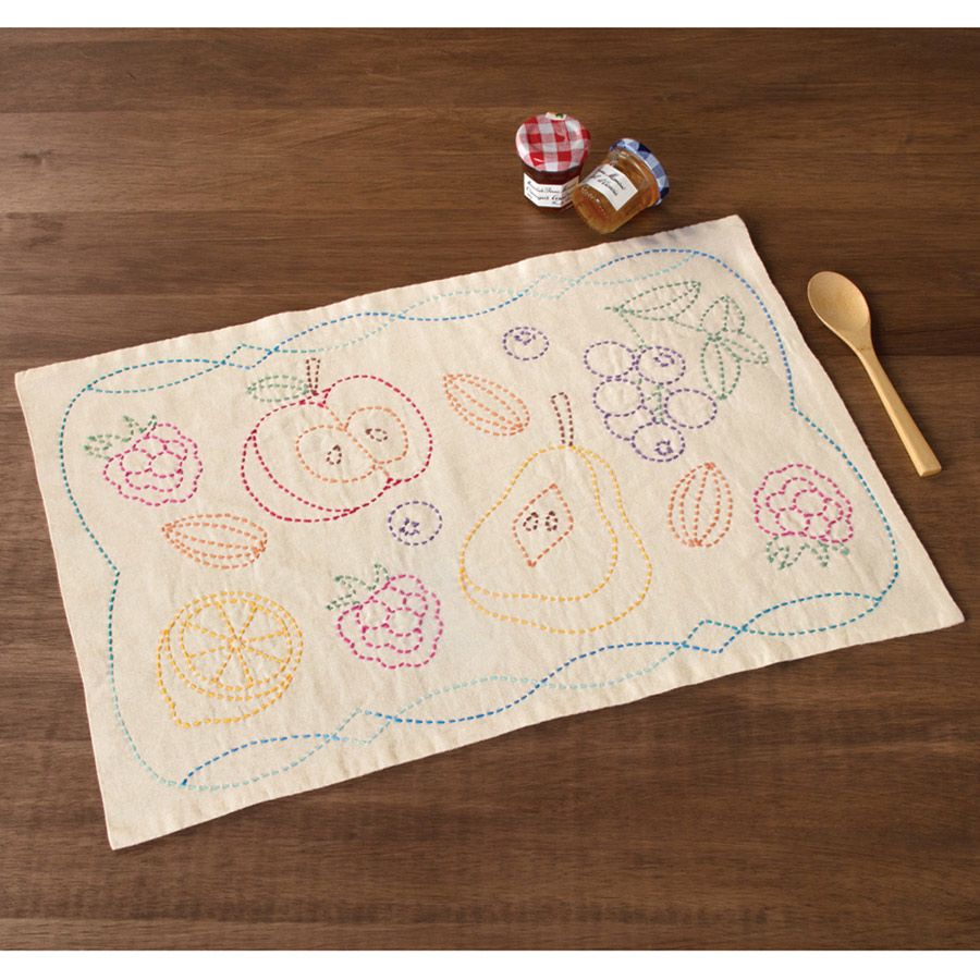 古布　江戸期　刺繍綸子布　敷物　掛け物　11 刺し子キット・北欧モチーフのランチョンマット フルーツ |生地 和柄