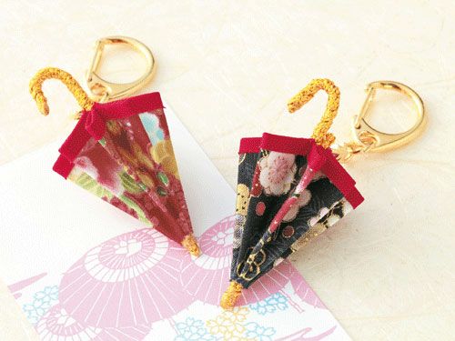 キット・和のミニ傘キーホルダー(赤紫/黒) |生地 和柄/和布 キット・和のミニ傘キーホルダー(赤紫/黒) |生地 和柄/和布