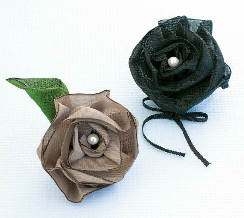 シルク製薔薇のコサージュ　フランスレジュロンのお好きな方に シルク製薔薇のコサージュ フランスレジュロンのお好きな方に 美術品