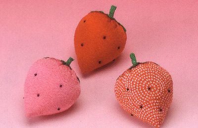 つるし飾り「イチゴ」a オリジナル作品 キット・雅びつるし飾り単品・いちご |生地 和柄/和布/ちりめん手芸