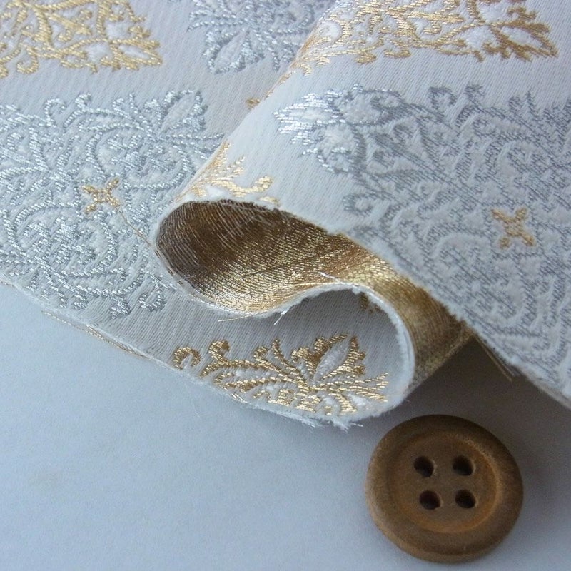 金襴生地(金らん)金銀菱紋様(白)