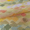 金襴生地（金らん）雲取りに飛び花菱柄（クリーム色）