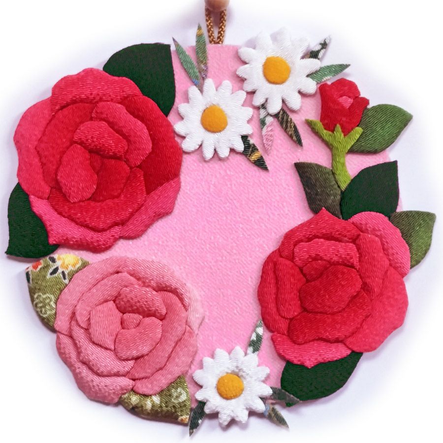 縮緬細工　箪笥　たんす　市松人形　のお伴に　薔薇　バラ　縮緬 ちりめん手芸キット 花景色いろいろの壁飾り・薔薇とデイジー |生地 和