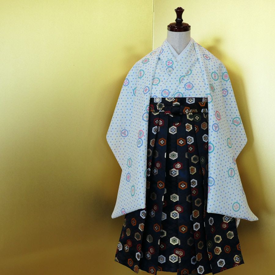 着物用洗える生地 うろこ散らしに家紋柄(白) 1反売り(約12m) |生地 和