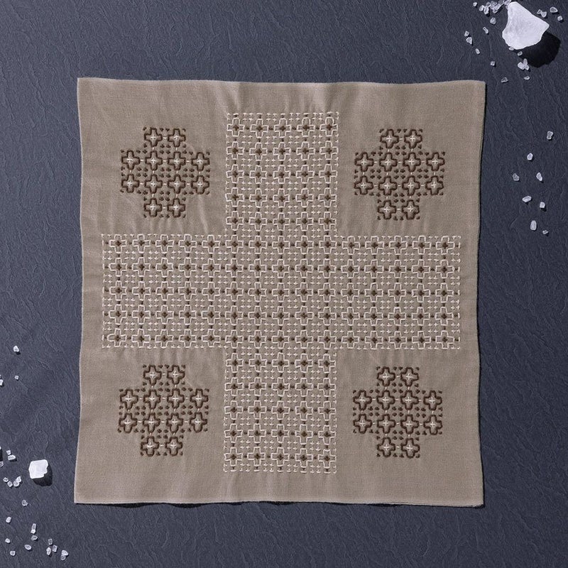 刺し子キット 花ふきん Textile Lab・Pray 祈り (トープ) オリムパス製絲刺子キット AYUFISH int. ひとめ刺し技法