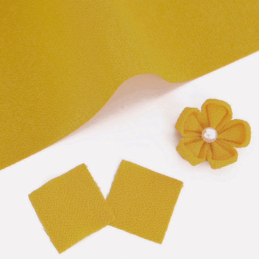 つまみ細工用カット済み生地・一越ちりめん(鬱金/うこん) 3cm角 20枚