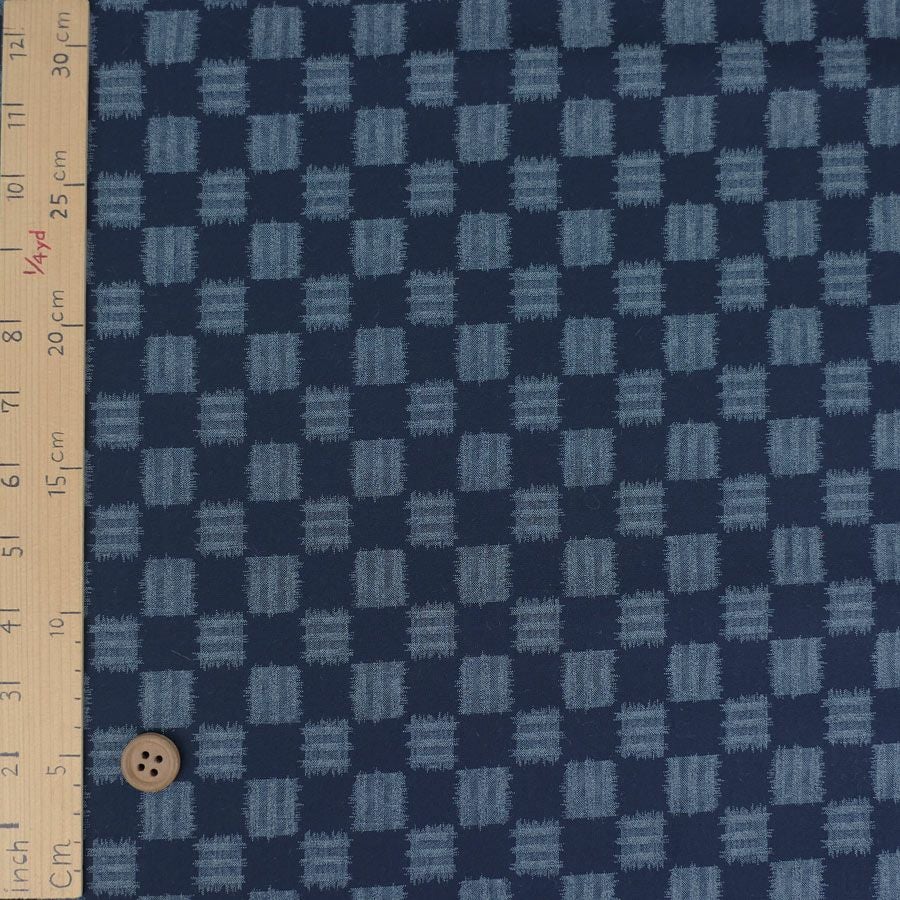 和柄コットン生地 かすり市松柄(紺色) 10cm単位 切り売り 掠り模様 絣柄 市松模様 濃紺色 和風木綿シーチングプリント布地