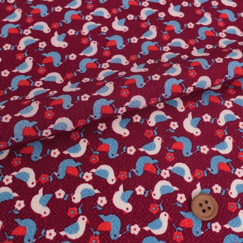 ちりめん生地 鳥と小花(えんじ色) 10cm単位 切り売り 和モダン柄チリメン レーヨン縮緬布地 手芸用 小鳥柄 エンジ色