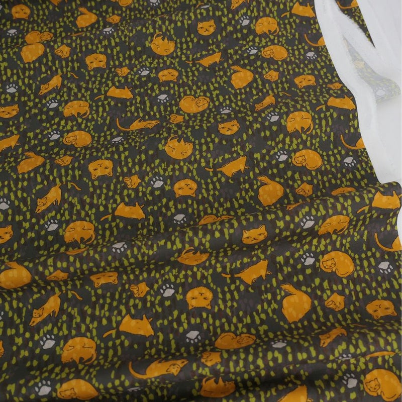 コットン生地 点描に猫の日常(カーキグレー) 10cm単位 切り売り