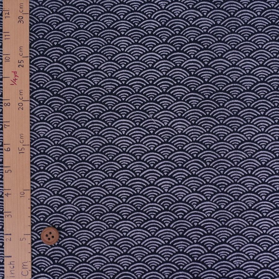  和柄コットン生地 煌めく青海波(銀/濃紺) 10cm単位 切り売り
