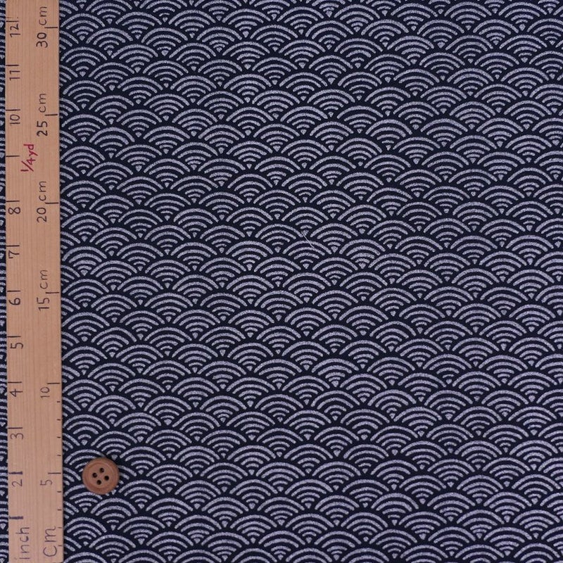  和柄コットン生地 煌めく青海波(銀/濃紺) 10cm単位 切り売り