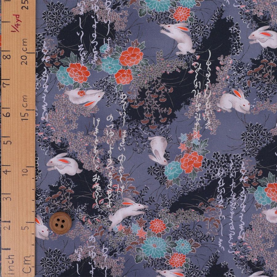 和柄コットン生地 野辺の花にうさぎ(グレー) 10cm単位 切り売り |生地