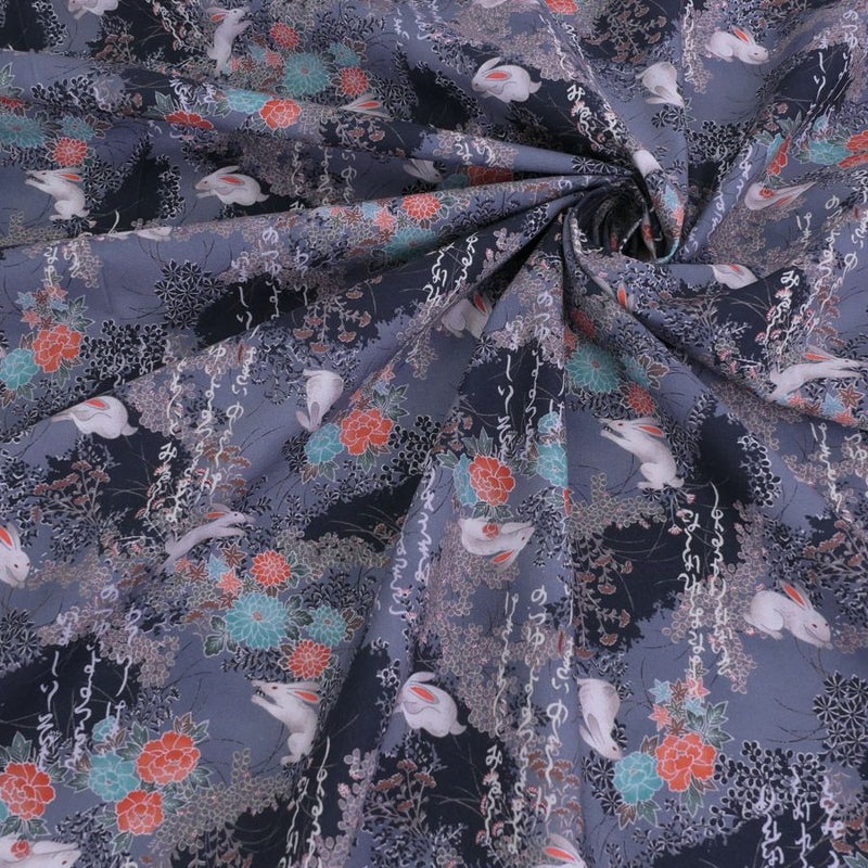 和柄コットン生地 野辺の花にうさぎ(グレー) 10cm単位 切り売り