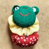 ちりめん手芸キット かえるのお守りチャーム・2個セット 無事カエル、福カエルの願いを込めて 蛙のハンドメイドキット