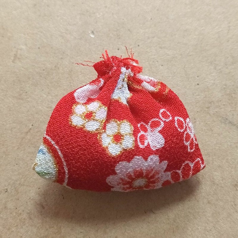 ちりめん手芸キット おめかしうさぎのチャーム・2個セット ハンドメイドキット 和風チャーム手作り ウサギの根付 ミニ飾り