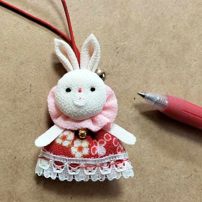 ちりめん手芸キット おめかしうさぎのチャーム・2個セット ハンドメイドキット 和風チャーム手作り ウサギの根付 ミニ飾り