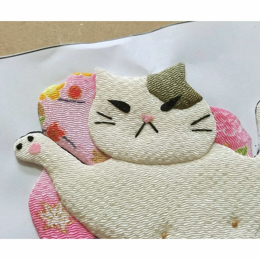 手芸キット 愛しの猫たち 押絵の壁掛け・あまえんぼミケ |生地 和柄