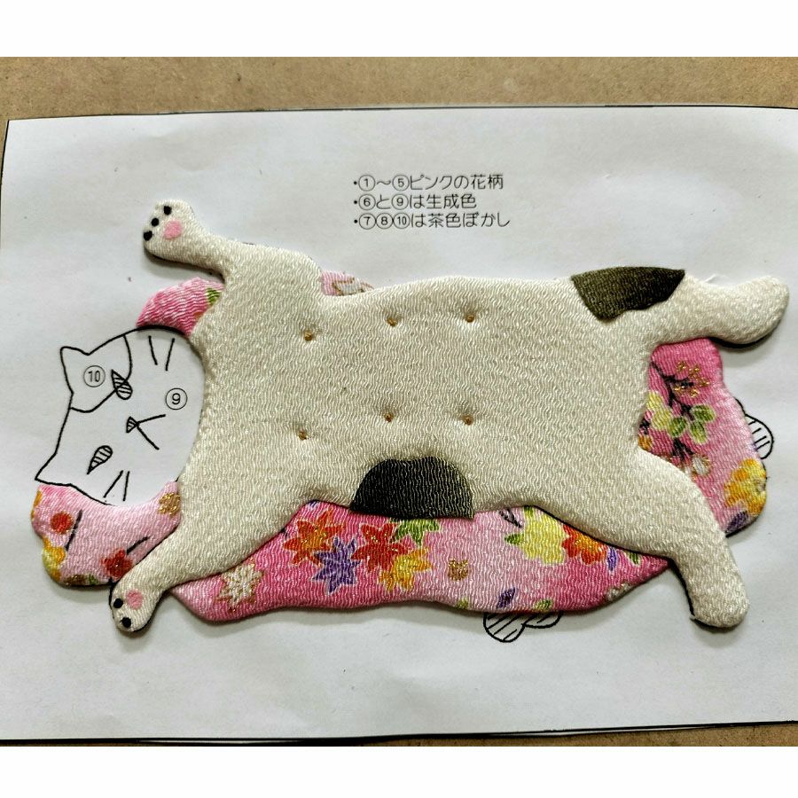 手芸キット 愛しの猫たち 押絵の壁掛け・あまえんぼミケ |生地 和柄