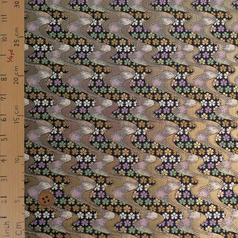金襴生地(金らん) 花しぐれ流水文様(黒) 10cm単位 切り売り 西陣織きんらん化繊 和風生地伝統柄 和調花柄 雑貨衣装向き 黒金