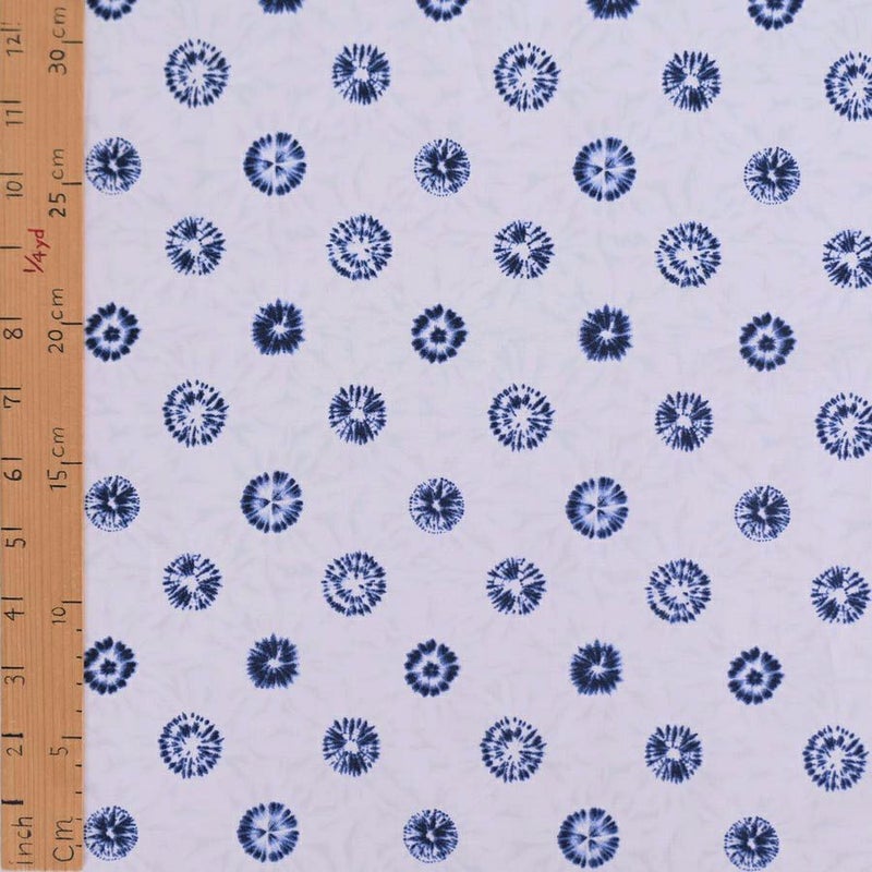 和柄コットン生地 丸しぼりの菊花柄 (白に藍) 10cm単位 切り売り 唐松絞り柄 からまつしぼりプリント 藍染め風 セブンベリー木綿