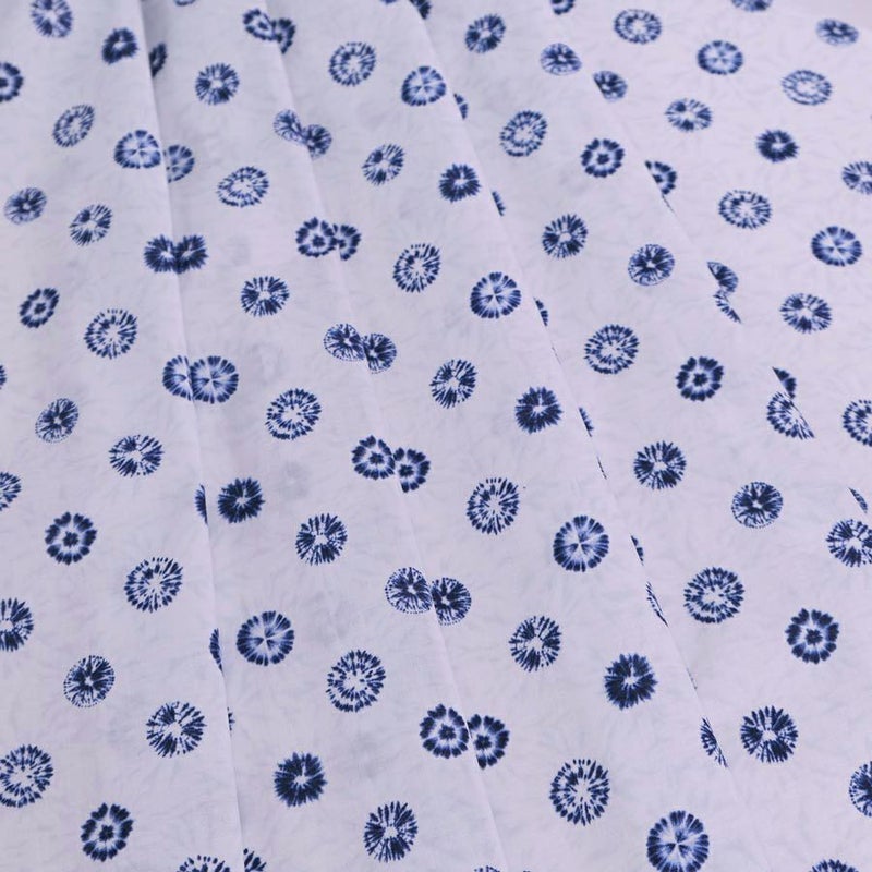 和柄コットン生地 丸しぼりの菊花柄 (白に藍) 10cm単位 切り売り 唐松絞り柄 からまつしぼりプリント 藍染め風 セブンベリー木綿