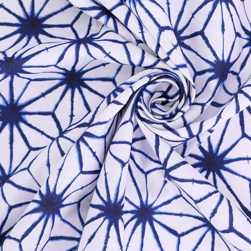 和柄コットン生地 麻の葉絞り風柄 (白に藍) 10cm単位 切り売り 絞り風麻の葉柄木綿生地 絞り風プリント 伝統柄白地 夏らしい