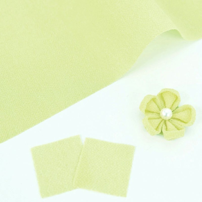 つまみ細工用カット済み生地・一越ちりめん(うすきはだ) 3cm角 20枚/100枚 裁断済みひとこしちりめん カット済縮緬布地 30ミリ角 薄黄色