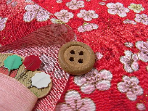 ちりめんカットクロス・梅景色(赤) 23×33cm