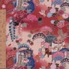 和柄コットン生地 御所車と貝桶に和花尽くし(紅もも色) 着物柄プリント 10cm単位 切り売り