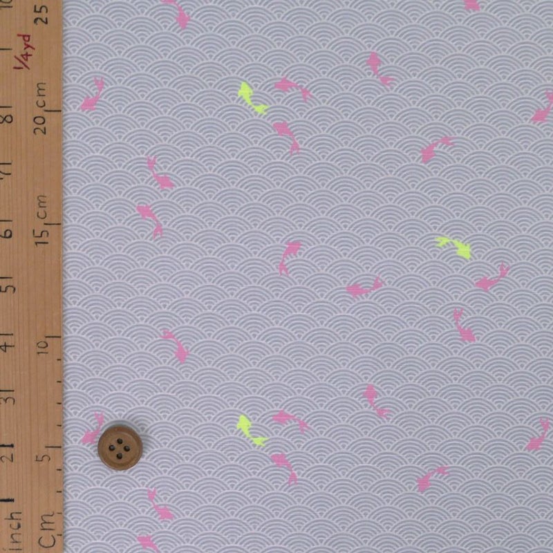 和柄コットン生地 青海波に金魚(グレー) 10cm単位 切り売り
