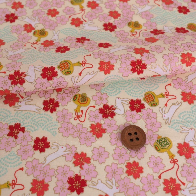 和柄コットン生地 うさぎと桜の吉祥文様(アイボリー) 10cm単位 切り売り