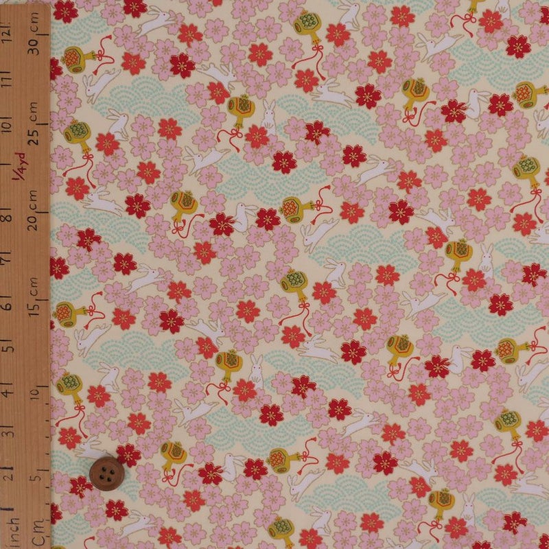 和柄コットン生地 うさぎと桜の吉祥文様(アイボリー) 10cm単位 切り売り