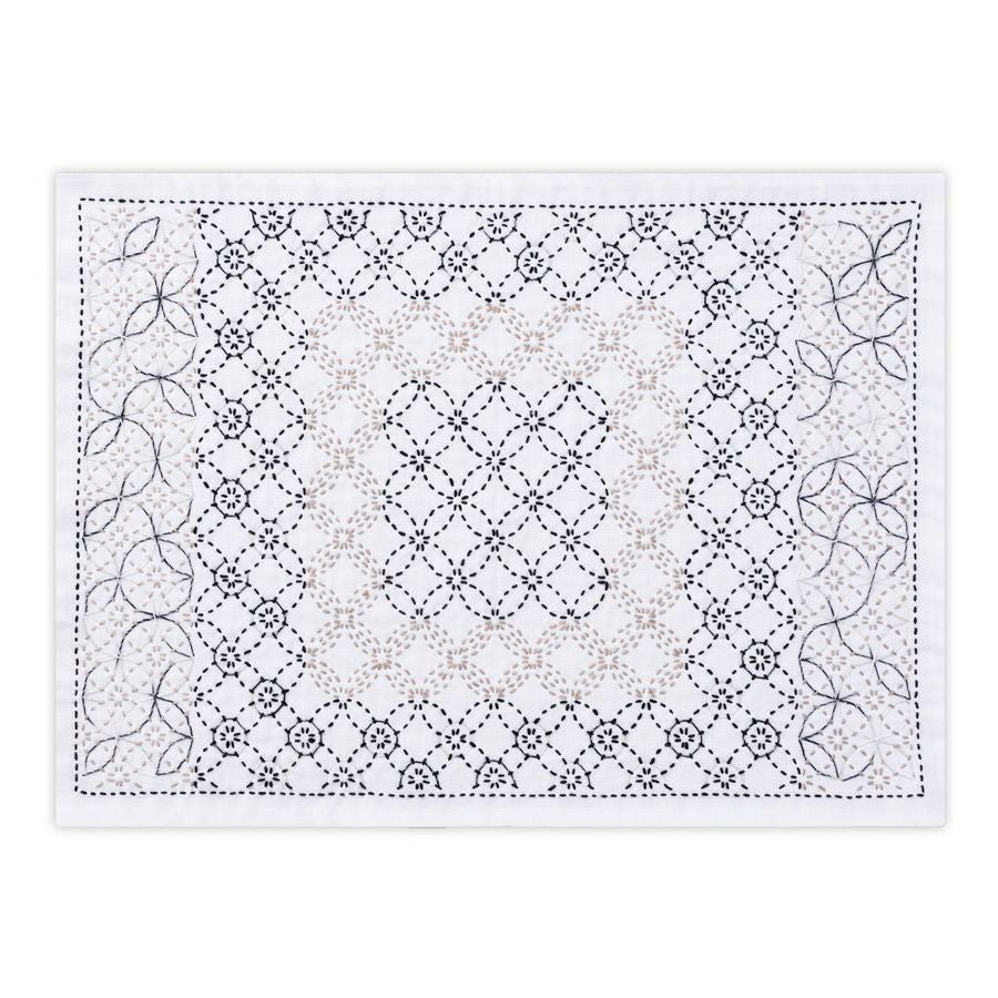 刺し子のランチョンマットキット ラメ糸 七宝合わせ