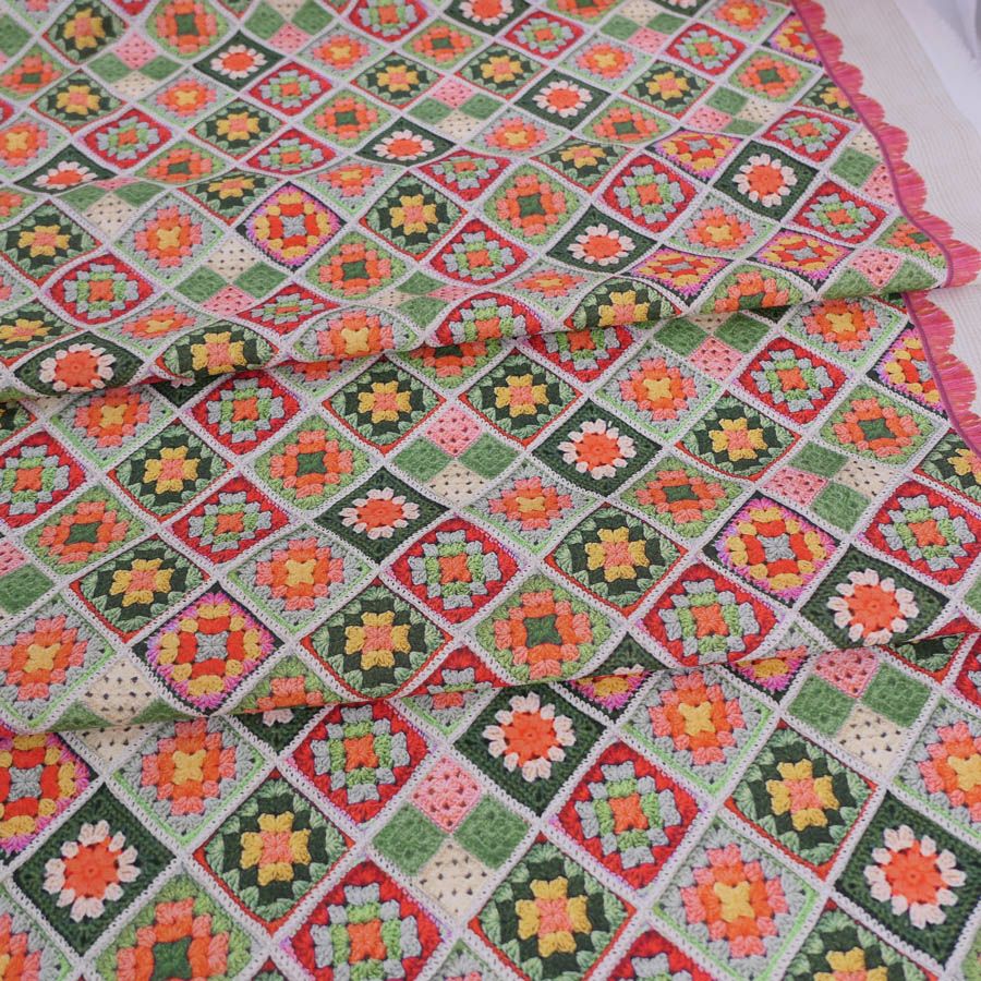 コットン生地 かぎ針編みのモチーフ柄(グリーンオレンジ) 10cm単位 切り売り