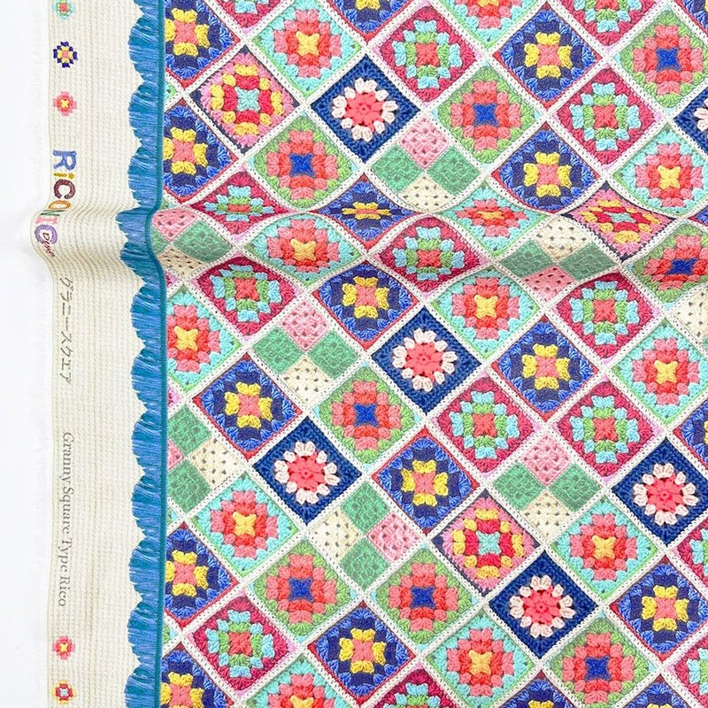 コットン生地 かぎ針編みのモチーフ柄(ブルーピンク) 10cm単位 切り売り