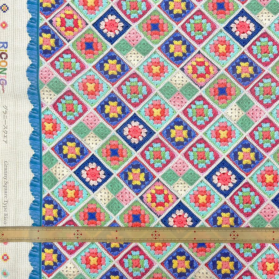 コットン生地 かぎ針編みのモチーフ柄(ブルーピンク) 10cm単位 切り売り