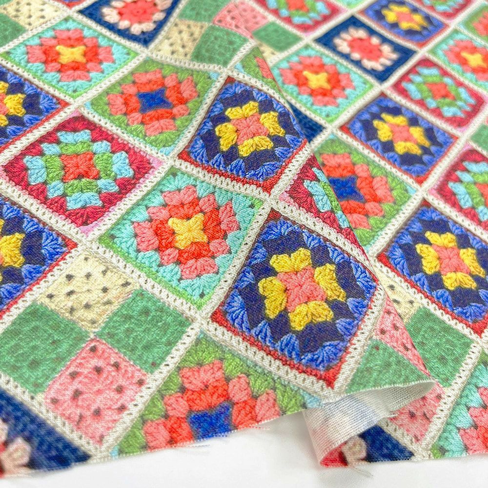コットン生地 かぎ針編みのモチーフ柄(ブルーピンク) 10cm単位 切り売り