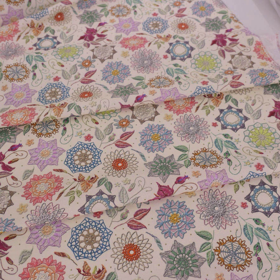 コットン生地 刺しゅう風プリント レースフラワー(ナチュラル) 10cm単位 切り売り