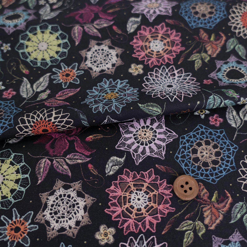 コットン生地 刺しゅう風プリント レースフラワー(ブラック) 10cm単位 切り売り