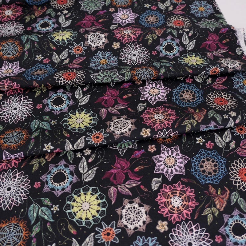 コットン生地 刺しゅう風プリント レースフラワー(ブラック) 10cm単位 切り売り