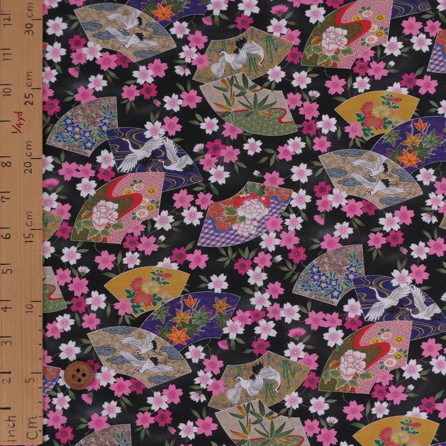 和柄コットン生地 桜に雅扇ちらし(黒) 10cm単位 切り売り