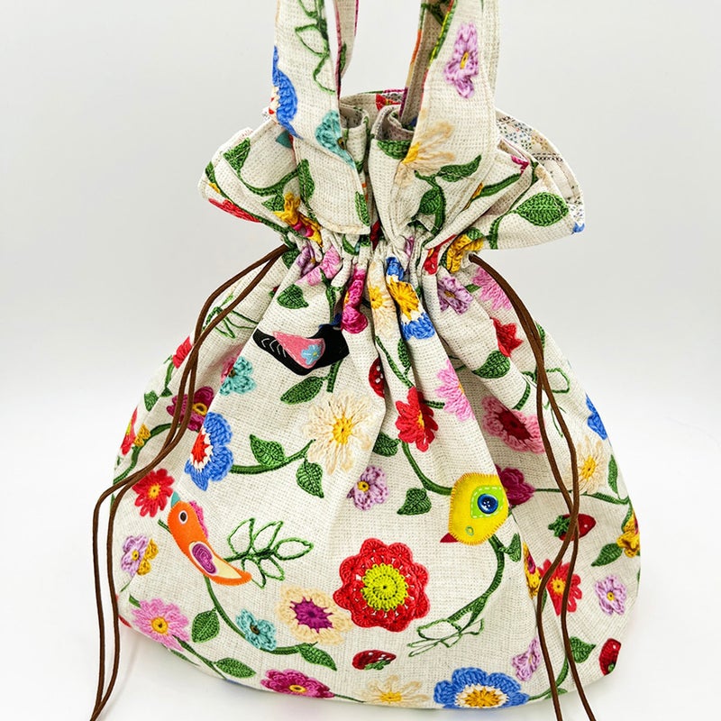 コットン生地 かぎ編み風の花と小鳥といちご 10cm単位 切り売り