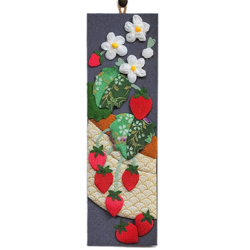 ちりめん手芸キット 花と実の短冊 5月 苺と花