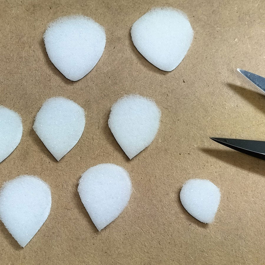 ちりめん手芸キット 花と実の短冊 5月 苺と花