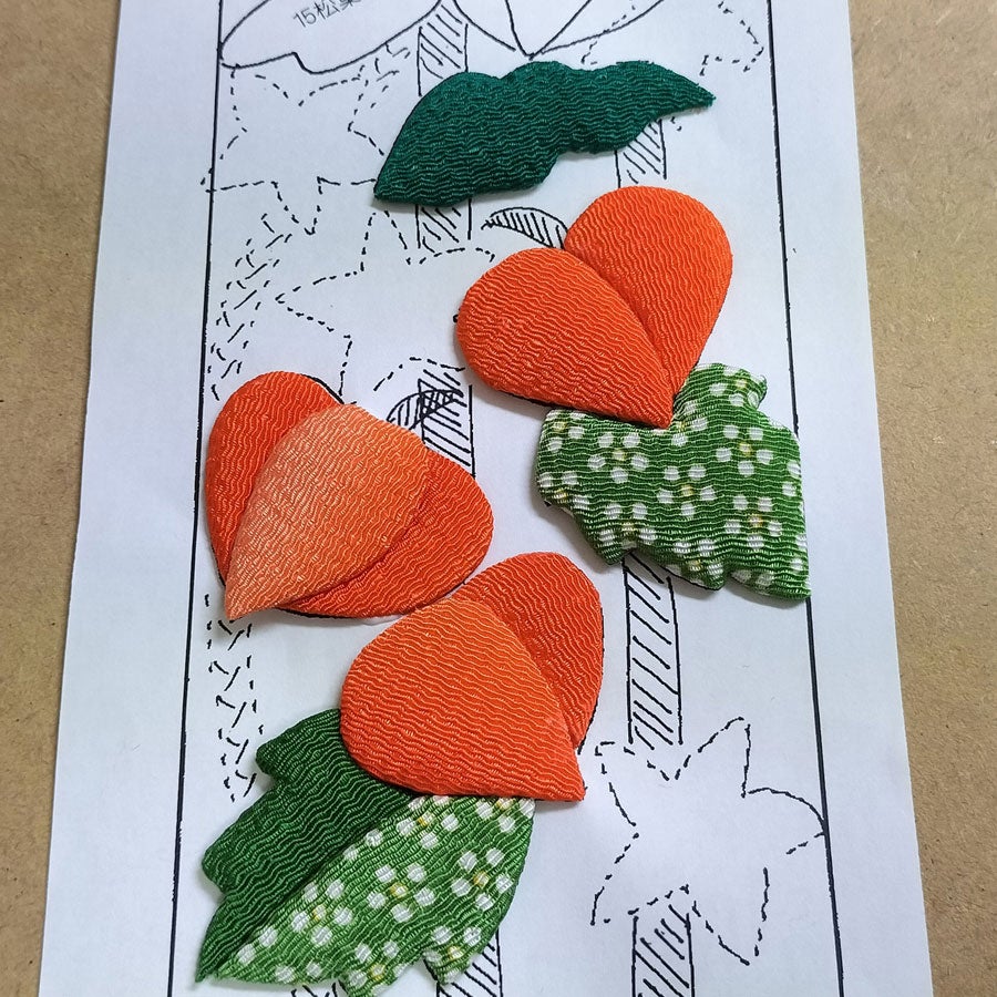 ちりめん手芸キット 花と実の短冊 7月 ほおずきと花